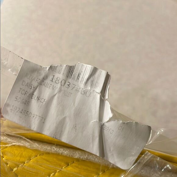 Tory Burch Alexa Daisy‎ Yellow Quilted Card Holder Foldable NWT - Picture 4 of 6